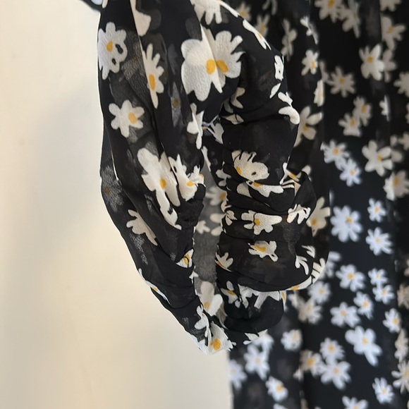 Asos Women's Size 6 Black Flowered Smocked Maxi Key Hole in Back -Dress w/lining - Picture 4 of 11